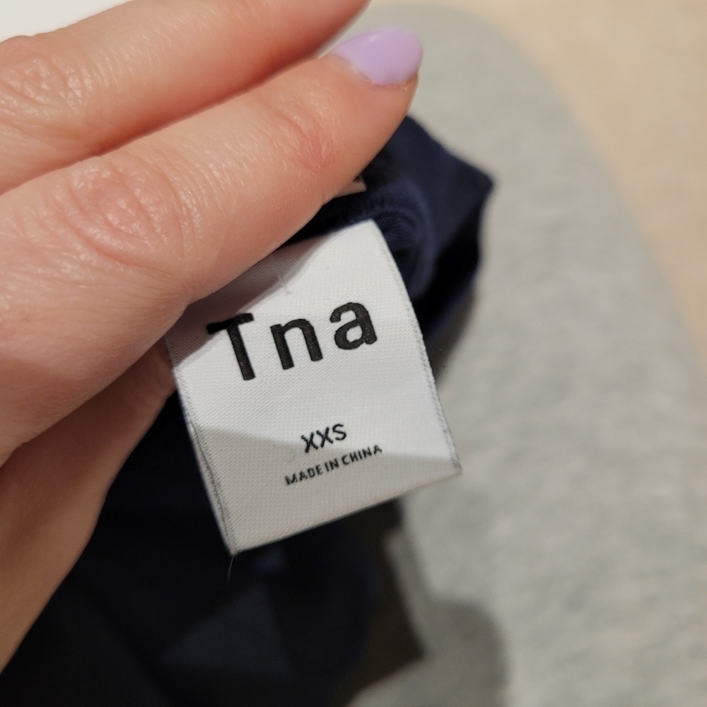 TNA Aritzia | xxs | cropped top | stripped sleeves | Navy blue - Picture 6 of 6
